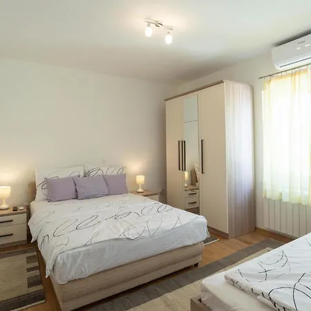 Apartment Amazing In With Wifi Podstrana