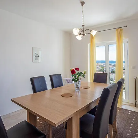 3 Bedroom Cozy In *