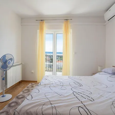 3 Bedroom Cozy In 포드스트라나